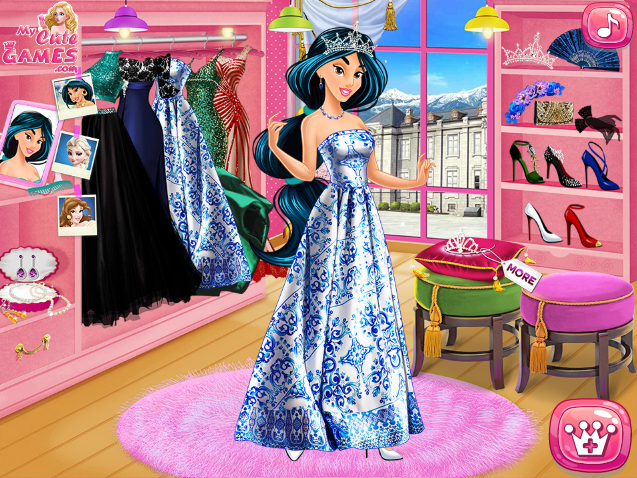 Princesses at Miss College Pageant